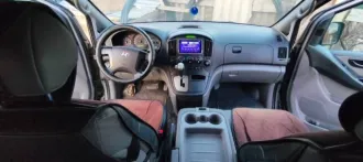 Hyundai Starex 2011 года, серый цвет. VIN: KMJWA37JBBU332444. Автомобиль видимых существенных повреждений не имеет, кроме естественных следов эксплуатации. На момент осмотра запустить двигатель и проверить возможность движения не представилось возможным, по неизвестным причинам (не завелся).