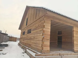 Земельный участок 1193 кв.м и дом 98.4 кв.м по адресу: Российская Федерация, Республика Тыва, Улуг Хемский район, с. Ийи Тал, ул. Малчын, 24/2. Кадастровые номера: земельный участок - 17:13:0301009:384, жилой дом - 17:13:0301009:394.