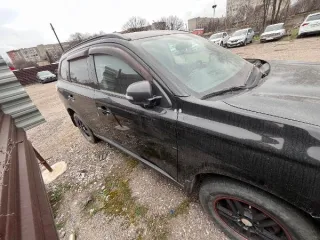 Mitsubishi Outlander 2013, универсал, VIN Z8TXTGF2WDM028999, госномер A870AУ126, номер кузова Z8TXTGF2WDM0289992, цвет черный, двигатель № LN7348, мощность 146 л.с. Имеет повреждения: левая задняя сторона бампера, фара, вмятина на багажнике, вмятина на правой задней арке, трещина лобового стекла…