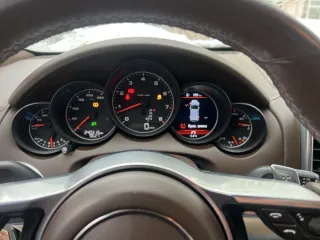 Porsche Cayenne 2015 года выпуска. VIN WP1ZZZ92ZGLA03613.