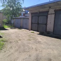 Земельный участок 569 кв.м с тремя зданиями, Новгородская область, г. Боровичи, ул. Дзержинского, 19. Земельный участок площадью 569,0 кв.м, кадастровый номер 53:22:002065211, с находящимися на нем объектами недвижимости – зданием площадью 209,3 кв.м (кадастровый номер 53:22:0020652:11), зданием…