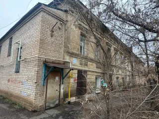 Нежилое здание 3 эт. 331,7 кв. м и земельный участок 1124 кв. м, Оренбургская область, г. Оренбург. Здание, назначение: нежилое, количество этажей: 3, в том числе подземных 1, площадь 331,7 кв. м, кадастровый номер: 56:44:0219018:37, адрес: Оренбургская область, г. Оренбург, ул…