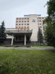 Нежилые здания, гараж и право аренды земли, 4813,4 кв.м, Удмуртия. Здания и право аренды земельного участка в Ижевске: нежилое здание, назначение: нежилое, 7-этажный (подземных этажей -1), общей площадью 4813,4 кв.м., инв. №38756, литер А, кадастровый (или условный) номер: 18:26:030034:5532, адрес…
