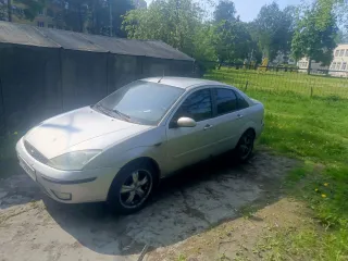 Ford Focus 2004 легковой, VIN X9FFXXEEDF4S42493, на условном ходу. VIN-номер частично не читаемый, требуется ремонт.