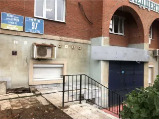 Нежилое помещение общей площадью 196,4 кв. м, кадастровый номер: 02:55:010541:1571, расположенное по адресу: Республика Башкортостан, г. Уфа, Советский район, ул. Ленина, д. 97 на цокольном этаже жилого здания. Основные средства (ТМЦ) в количестве 2 единиц: Посудомоечная машина Hjalpsam IKEA…