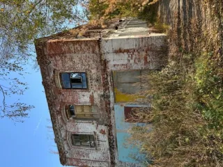 Нежилое здание 380 кв.м и земельный участок 1797 кв.м, Нижегородская область. Здание кадастровый номер 52:36:0006003:907, расположенное по адресу: Российская Федерация, Нижегородская область Вачский муниципальный район, городское поселение рабочий поселок Вача, рабочий поселок Вача, ул…