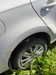 Volkswagen Polo 2013 года, 105 лс, идентификационный номер (VIN): XW8ZZZ61ZEG015531, ГРЗ: М535ОА72, сломана ручка открытия капота, пробег неизвестен, имеются многочисленные сколы, царапины и ржавчина по кузову.