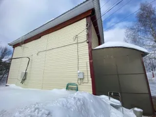 Нежилое помещение площадью 11,00 кв. м, кадастровый номер 44:11:080401:301, расположенное по адресу: Костромская обл, р-н Межевской, с. Георгиевское, ул. Советская, д. 12, пом. 3. Кадастровый номер объекта недвижимости, в пределах которого расположено помещение: 44:11:080401:141.