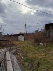 Дом 21,3 кв.м и участок 1506 кв.м, Кемеровская обл. Жилой дом площадью 21.3 кв.м с кадастровым номером 42:09:1808001:9 с земельным участком под ним площадью 1506 кв.м с кадастровым номером 42:09:1807001:54. Адрес: Кемеровская обл., Терсинское сельское поселение, п. Усть-Нарык, ул. Георгиевская, д.6а