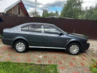 Skoda Octavia 2007 г.в., госномер С932АК790, VIN TMBDC41U988854631. Двигатель: номер 675982, мощность 75 л.с. (55.2 кВт), объем 1390 см³. Цвет темно-серый. Масса снаряженная 1209 кг, полная 1750 кг.