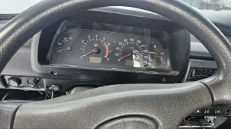 Lada 213100, 2016 год выпуска, VIN XTA213100G0179264, авто в залоге у ООО МКК "Каранга". Техническое состояние: 2016 год, 4 хозяина. Нет аккумулятора, все провода на него выведены, нужно сделать клеммы. Масло везде новое, вкруг проклеена виброй, мотор работает, коробка и раздатка в идеале. Передняя…
