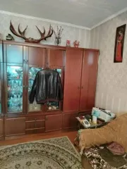 1/2 доли на квартиру в Бурятии еще 1/2 доля в праве на жилое помещение, площадь: 56,9кв.м., адрес  местонахождение : Российская Федерация, Республика Бурятия, м.р н Северо Байкальский, г.п. поселок Новый Уоян, пгт. Новый Уоян, ул. 70 лет Октября, д. 30, кв. 11, кадастровый номер: 03:17:090146:350