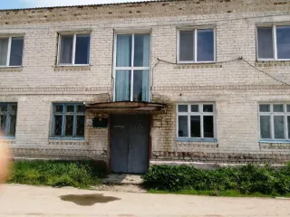 Административное здание 186,8 кв.м и участок 284 кв.м, Красный Кут, Саратовская область. Земельный участок площадью 284 кв.м (реестровый номер федерального имущества П11640000236, кадастровый номер 64:17:190312:13) с расположенным на нем объектом недвижимости - нежилое двухэтажное административное…