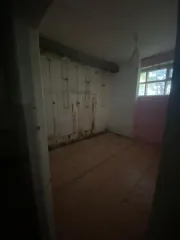 Земельный участок 10565 кв.м с гаражами, учебным зданием и мастерской, Орловская область, Хотынецкий район. Здание - гаражи, здание - учебное здание, здание - учебная мастерская, прибор тепловой энергии узла счета №1, прибор тепловой энергии узла счета №2, расположенные на земельном участке общей…