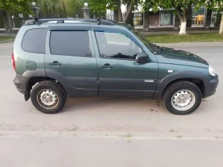 Chevrolet Niva 2013, 212300-55, год выпуска 2013, VIN X9L212300E0498967, гос. номер: О252СС57. Автомобиль на ходу, имеются отслоение каски на переднем бампере, пороги и задние арки сквозная коррозия, задняя дверь коррозия, подтекает основной радиатор или патрубки на радиаторе. Днище в хорошем…