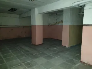 Нежилое подвальное помещение (пом. № п001), кадастровый номер 70:22:0010103:4281, расположенное по адресу: Томская область, ЗАТО Северск, г. Северск, просп. Коммунистический, 55, пом. у5. Фундамент – бутовый; стены – кирпичные; перекрытия – сборные железобетонные пустотные плиты.
