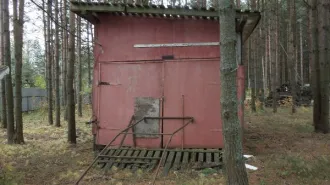 Дома для круглогодичного и сезонного проживания, хозпостройки, база «Верхняя Рыбинка», Вологодская область. Объекты недвижимости - дома для круглогодичного и сезонного проживания, хозяйственно-бытовые постройки, очистные сооружения, ограждение (забор металлический), бытовая канализация…