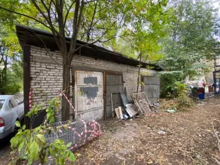 Здание по адресу: Санкт-Петербург, Краснопутиловская улица, дом 76, литера Б, площадью 139.2 кв.м, назначение: нежилое, наименование: гараж, этажность здания: 1, год ввода в эксплуатацию: 1973, кадастровый номер 78:14:0007547:3054. Право собственности подтверждается записью в Едином государственном…