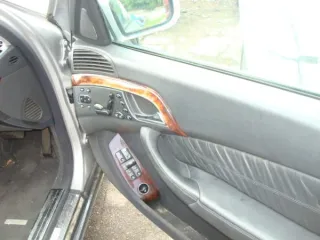 Mercedes-Benz 320 CDI 2003 года, VIN: WDB2200252A349570, регистрационный номер 03DL600 IE. Автомобиль продается в том виде, в каком он есть, и в случае продажи возврату или обмену не подлежит. За скрытые дефекты имущества продавец ответственности не несет.