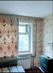 122/727 доля в квартире,  расположенная по адресу: Самарская обл.,  г. Тольятти, Центральный  р н, ул. Победы, д. 18, кв. 5 находится в долевой собственности с Романовым Александром Александровичем, Романовой Светланой Николаевной, Волостновой Любовью Васильевной, Глебовой Екатериной…