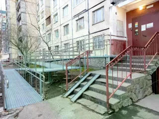 Квартира 47,8 кв.м, Санкт-Петербург, ул. Котина, д. 7, корп. 1, литера А, кв. 41, 5 этаж. Кадастровый номер: 78:40:0008304:5420. Принадлежит на праве долевой собственности от 22.12.2016 (1/2 доли) и от 29.03.2017 (1/2 доли). В ЕГРН зарегистрированы ограничения права и обременения - запрещения…