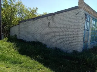 Магазин и земельный участок, с. Слободчики, Тюменская область. Нежилое здание, магазин, расположенное по адресу: Тюменская обл., Аромашевский р-н, с Слободчики, ул. Центральная 42, кадастровый номер 72:03:0901002:359, и земельный участок по адресу: Тюменская область, Аромашевский район, с…