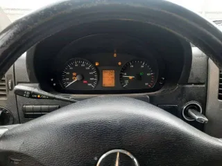 Мерседес Бенц спринтер 313 CDI 2010 года, серый цвет. VIN: WDB9066351S476861, ПТС: 39УВ175629, госномер: Р550МЕ39. Двигатель дизельный, модель 651955, номер 30266664, мощность 95 л.с. (129 кВт), объем 2143 см³. Кузов WDB9066351S476861, экологический класс 4, масса без нагрузки 3500 (2175) кг…