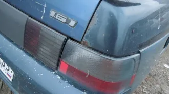 ВАЗ 21101 ЛАДА 110 2006 Автомобиль "ВАЗ 21101 ЛАДА 110", VIN XTA21101061000785, ГРЗ: М841ТУ35, 2006 г.в., темно-зеленого цвета, 1 штука. Повреждения: коррозия по всему кузову, колеса спущены, отсутствуют коврик у переднего пассажирского сиденья, магнитола, значок на руле. Имущество бывшее в…