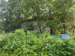 Нежилое здание 156 м² и участок 1022 м², Республика Карелия, Сортавальский р-н нежилое одноэтажное кирпичное здание площадью 156 кв.м. с кадастровым номером 10:07:0000000:8517, расположенное по адресу: Российская Федерация, Республика Карелия, м.о. Сортавальский, пгт. Хелюля, ул. Инженерная, д. 22…