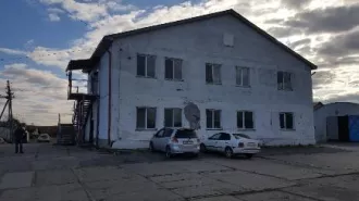 Земельный участок 9200.00 кв.м. Вид разрешенного использования – земли населенных пунктов, под рыбоперерабатывающую базу, кадастровый номер 65:11:0000009:6. Здание 1 эт., 388,5 кв. м. (Производственный цех) кадастровый номер 65:11:0000009:644. Скороморозильный комплекс на базе компрессоров Mycom…