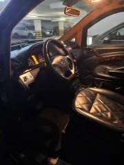 Mercedes-Benz Viano 3,5, 2007 года выпуска, черный цвет; мощность двигателя 231 л.с.; идентификационный номер VIN WDF63981313327520; государственный номер A174AA99. В автомобиле существенно проработан интерьер.