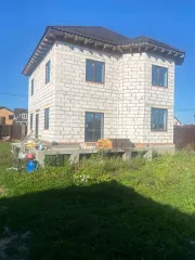 Жилой дом 193,9 кв. м, 2020 года постройки, кадастровый номер 50:23:0040713:949, этажность "3", и земельный участок 812 кв. м, кадастровый номер 50:23:0040713:246, категория земель "Земли сельскохозяйственного назначения", вид разрешенного использования "Для размещения дач". Расположены по адресу…