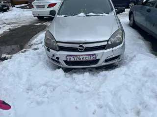 Opel Astra 2011 года, 241113 км, 90 л.с. Автомобиль на ходу, заводится. Есть следы коррозии на колесных арках. Зимняя шипованная резина (3 сезона). Коробка в порядке, переключение мостов тоже. Переднеприводная, механика. Требуется капитальный ремонт двигателя, двигатель не родной, замена не…