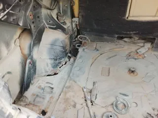 Nissan Tiida 2006 года, 109 л.с. Пробег 100000 км. VIN/номер кузова: SNC11-110795. Государственный номер Н015ОО65. Находится в залоге у АО «ТБанк», действует запрет на регистрационные действия. Автомобиль в плохом состоянии, имеет внешние признаки износа. На кузове присутствуют потертости на…