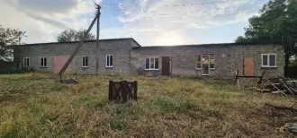 Нежилое здание (Нежилое здание с пристройками – производственное) общей площадью 344,5 кв.м, кадастровый №23:07:0203000:918, по адресу: Краснодарский край, р-н Динской, с/п Новотитаровское, автодорога Новотитаровская - Копанской, 11 км.- 700 м., слева; Земельный участок площадью 5 201 кв.м, земли…