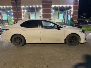 Тойота Камри 2018 года выпуска. VIN: XW7BF4HK40S105870. Автомобиль в аварийном состоянии, двигатель нуждается в ремонте. Ознакомиться можно, предварительно согласовав по телефону +7-919-408-26-07.