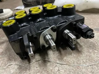 Оборудование и запчасти. Годные остатки согласно приложению. Проверка исправности не проводилась. Товаросопроводительные документы не передавались. Погрузка и транспортировка с места хранения осуществляется покупателем. Имущество продается в том виде, комплектности и состоянии, в каком оно есть. За…