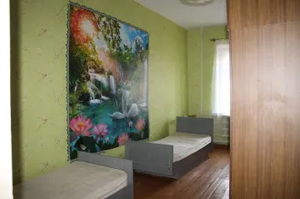 Квартира 84.4 м² Свердловская область, Артёмовский район, п. Буланаш, ул. Кутузова, д. 29, кв. 13, кадастровый номер 66:02:1703009:236. Находится в залоге у ПАО "Совкомбанк" (ИНН 4401116480, ОГРН 1144400000425).