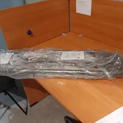 Газовые трубы в кол-ве 2 шт. представляющие собой две сварные металлические конструкции в виде труб с отверстиями по всей длине и две изогнутые металлические трубы с резьбовым креплением с одного края и прикрученными металлическими изделиями с резьбой с другого края, напоминающие форсунки (газовые…