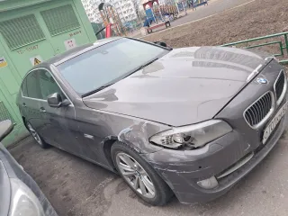 BMW 520i 2012 года, VIN: X4XXG55470DS38880, государственный номер: О701КМ62. Залог в пользу АО "ТБанк".