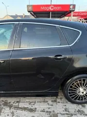 Opel Astra, 2012 года, 115 лс, 258702 км, АКПП. VIN номер XUFPE6DCXC3073510. Машина на ходу. Состояние транспортного средства-исправное. Ржавчина и сколы на лобовом стекле были при покупке машины.
