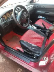Mitsubishi Lancer, 2005 года, 75 лс, 200000 км, АКПП, VIN: JMBSRCS3A6U004057. Совместно нажитое. Автомобиль на ходу, нет аккумулятора и сигнализации, двигатель работает плохо. На передней двери и пороге незначительные вмятины и царапины. Спереди зимние шины, сзади летняя резина, коробка передач…