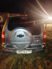 Шевроле Нива 2005 года, цвет темно-серый металлик. VIN: X9L21230050068370. ПТС: 23 УК 995879. Государственный номер: А477КХ790. Модель двигателя: 2123, бензиновый, номер 0078351. Мощность 58.5 л.с. (79.6 кВт), рабочий объем 1690 куб. см. Номер кузова: X9L21230050068370. Экологический класс второй…