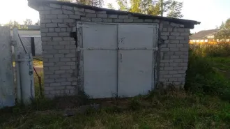 Земельный участок площадью 794 кв.м с кадастровым номером 32:11:0270615:4, расположенный по адресу: Брянская область, р-н Клетнянский, п. Клетня, ул. Профинтерна, д. 14А. На участке расположены объекты: гараж площадью 78,9 кв.м с кадастровым номером 32:11:0270220:39, административное здание…