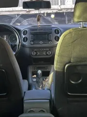 Volkswagen Tiguan 2014 года выпуска. VIN: XW8ZZZ5NZEG113455. Двигатель №: CAW 193325. Цвет: вишнево-красный.