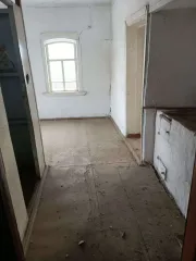 1/5 доли в жилом доме (кадастровый номер: 42:06:0101001:1839, площадь: 43,6 кв.м., местонахождение: Кемеровская область, Ленинск-Кузнецкий район, с. Красное, ул. Кирова, д.83) и 1/5 доли на земельный участок (кадастровый номер: 42:06:0101001:665, площадь: 1 576 кв.м., виды разрешенного…