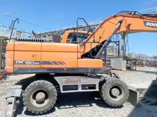 Экскаватор DOOSAN DX190WA, оранжевый, 2019, пробег   нет данных, 5.8 МТ  116 л. с. , дизель, полный, VIN DHKCEWAZAK5005412, Ставропольский край, г. Невинномыск, ограничения и обременения: отсутствуют ключи, зарегистрирован за должником Банка, перерегистрация автомобиля на нового владельца будет…