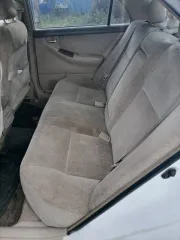 Toyota Corolla 2000 года выпуска, цвет белый. Государственный номер Р102АТ04. Двигатель № 1ZZ0622290. Кузов № ZZE122-0001608. Отсутствует бампер. VIN и номер шасси отсутствуют.