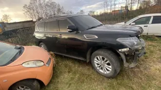 Nissan Patrol 2010 года, госномер Р676МК27, VIN JN1TANY62U0000580, номер двигателя 015479А. Стекла тонированные, черное литье 4 штуки, салон кожаный белого цвета (слоновой кости). Двигатель отсутствует.