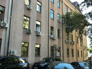 Доля нежилых помещений 509 кв.м и 721,3 кв.м, право аренды ЗУ 779 кв.м, Москва, 3437/10000 доли в праве собственности на нежилое помещение - 509 кв. м (этажи 1-4, мансарда, технический этаж, подвал), нежилое помещение - 721,3 кв. м, (этажи 1, 2, подвал), с учетом неотделимых улучшений (32 поз.)…